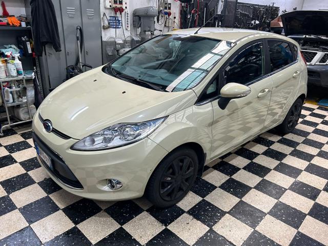 Acquista online FORD Fiesta