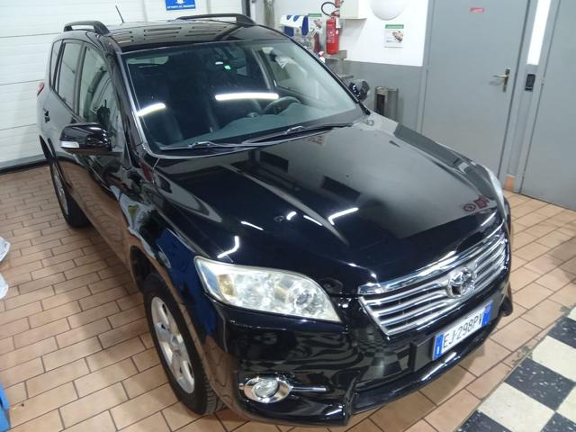 Acquista online TOYOTA RAV 4